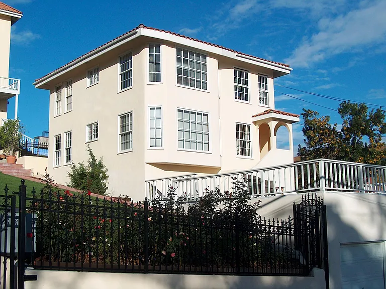 1809 Cerro Gordo St — Photo 2