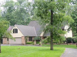 3238 Knoll Dr, Columbus, OH 43230