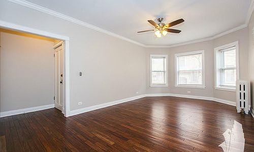 3rd image of 538 W Cornelia Ave APT 1S