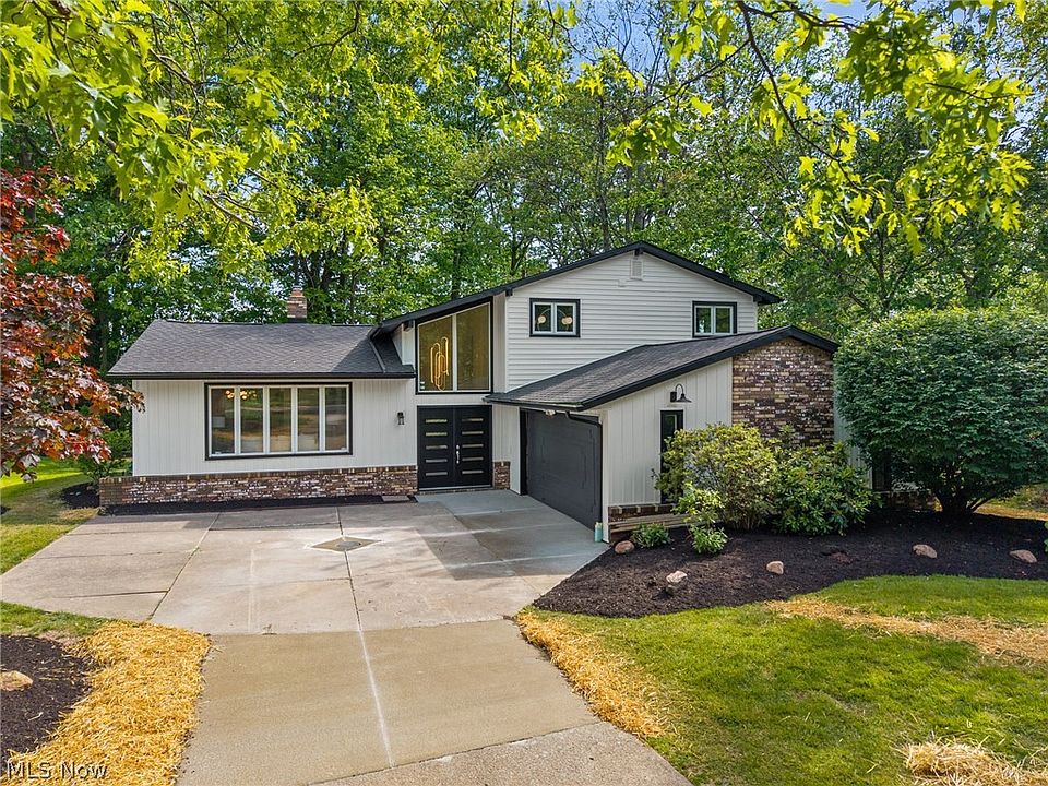 1st image of 32650 Stony Brook Ln