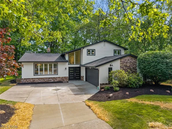 32650 Stony Brook Ln, Solon, OH 44139