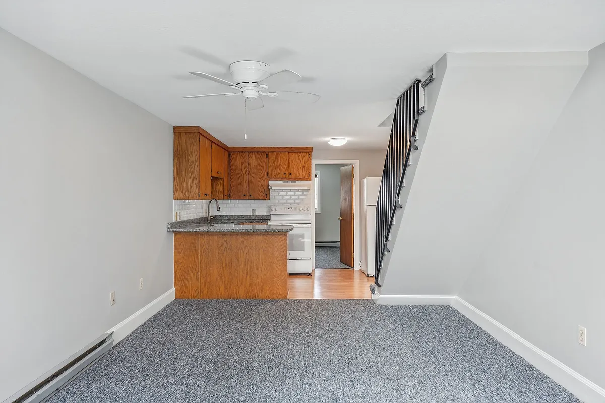 Building Photo - 210 Beach St #5