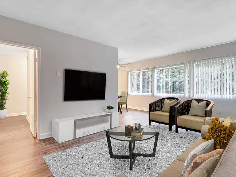 Yarmouth Apartments — Photo 12