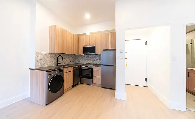 Rented by R New York | media 9