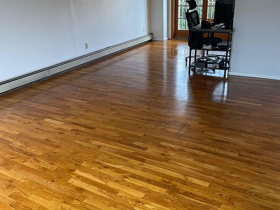 5th image of 989 Lynn Dr #1