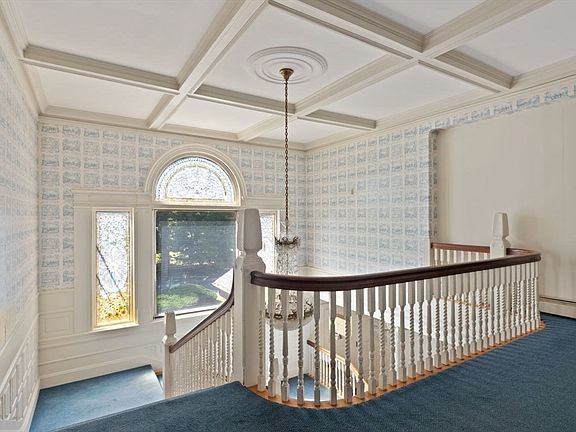 3rd image of 156 Chestnut St APT 6