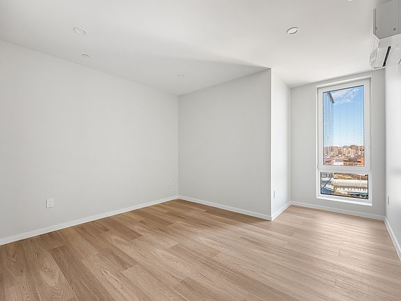 3rd image of 13277 Metropolitan Ave #6J