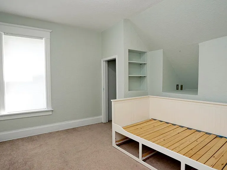 1005 C St — Photo 12