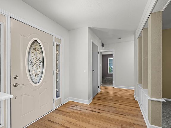 3rd image of 190 S Circle Ave