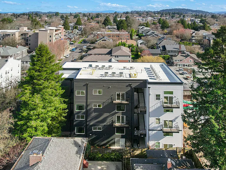 Studio With A View! Redwood Lofts & Flats — Photo 6