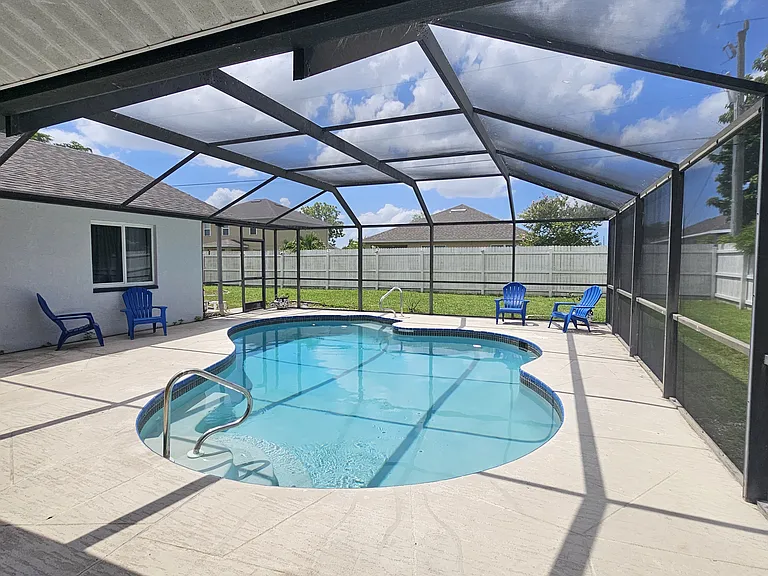 118 SW 21st Ln — Photo 2