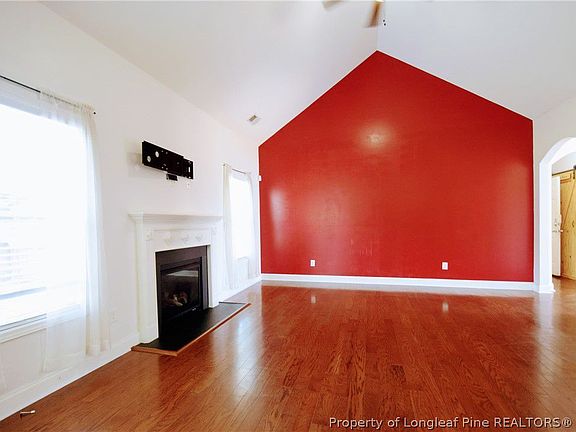 5th image of 323 Blackhawk Ln