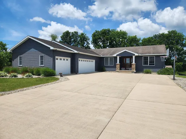45 Browning Dr, Shelbyville, MI 49344