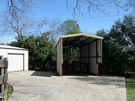 4th image of 925 Surry Place Dr