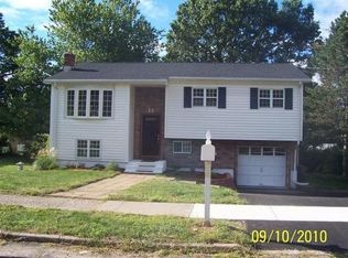 32 Heather Rd, Hamden, CT 06518