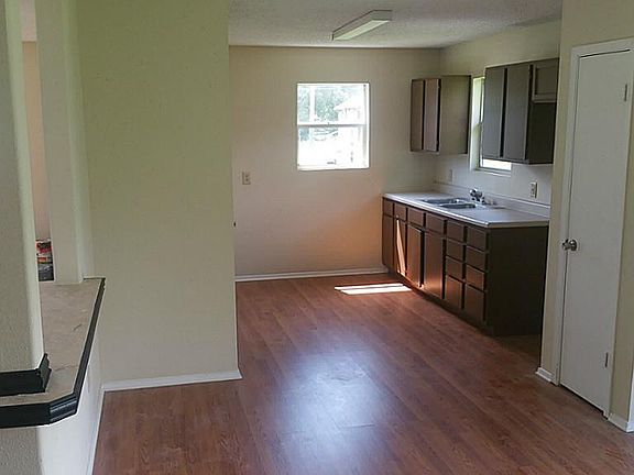 3rd image of 109 Robertson St