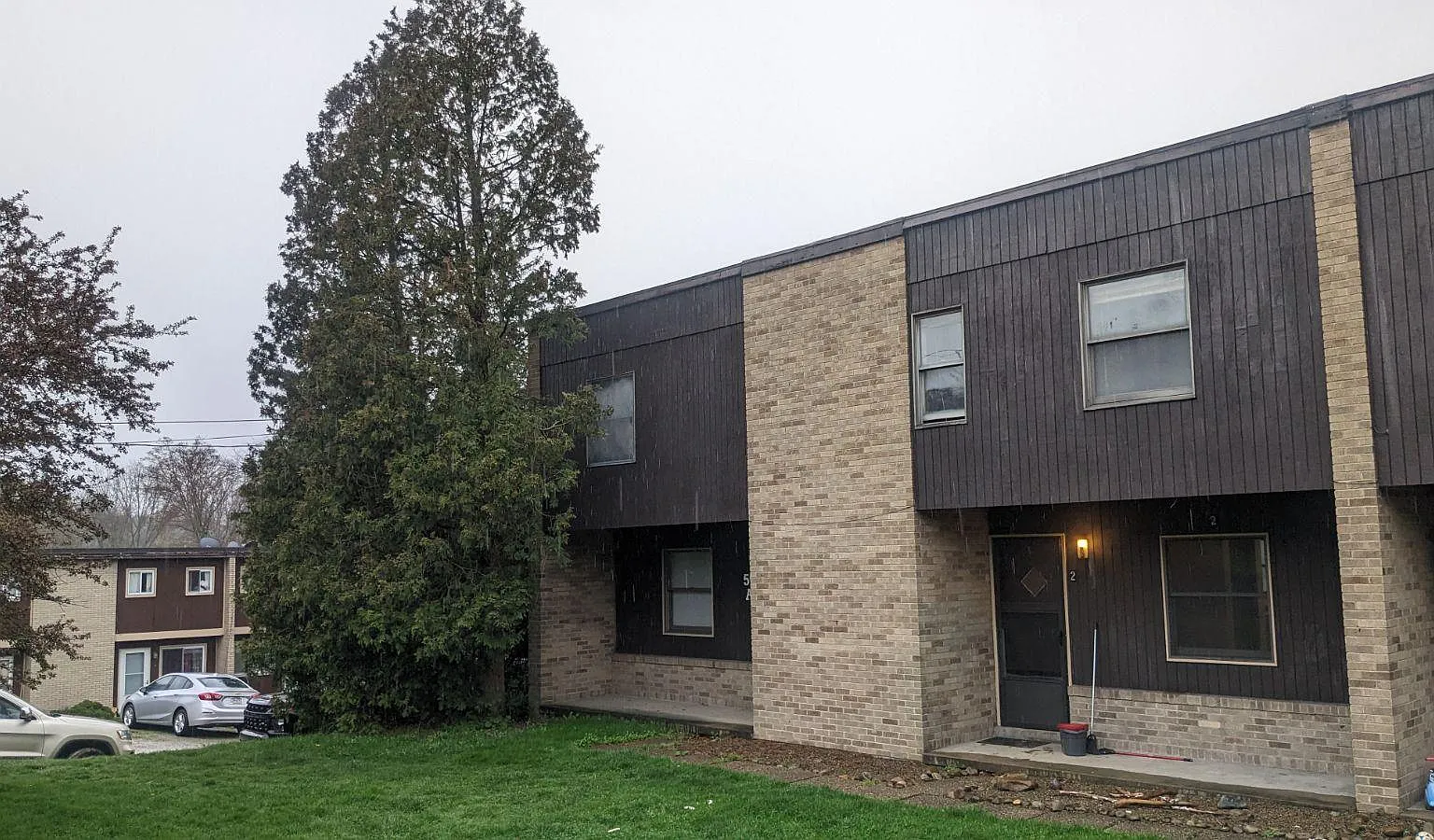3 bed, $995 — Photo 1