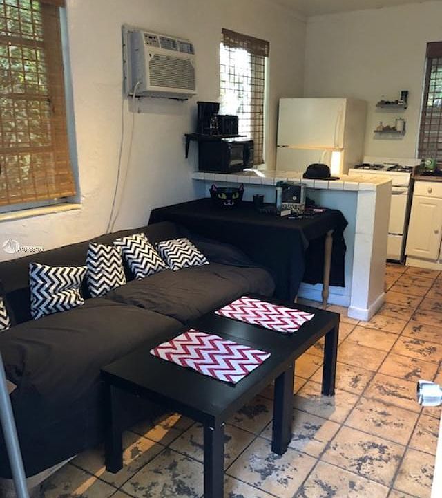 1st image of 2842 Sheridan Ave #1