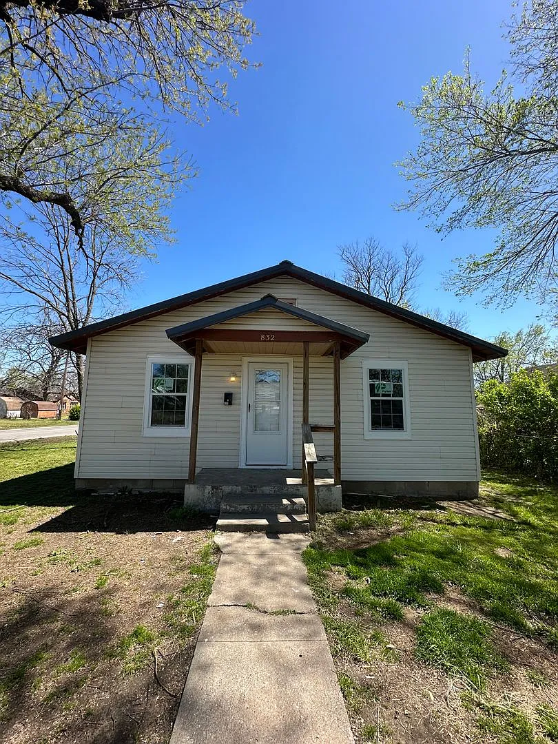 3 Bedroom 1 Bath Home For Rent — Photo 1