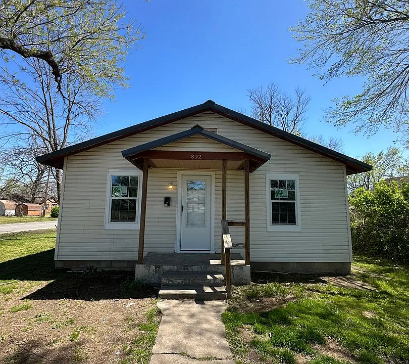 832 I St NW