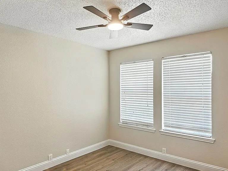 1012 Blackenhurst Ln — Photo 12