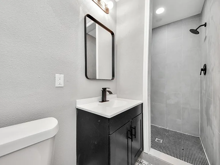 710 Canary Cir — Photo 11