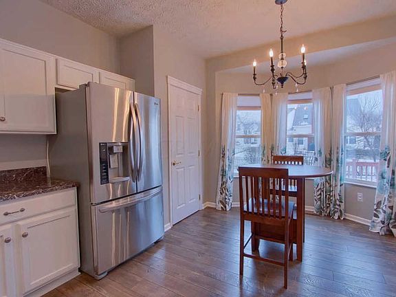 3rd image of 4422 Greyhill St
