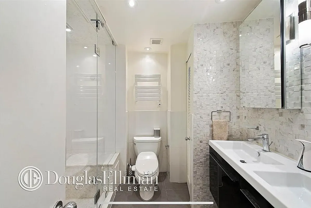 115 4th Ave — Photo 3