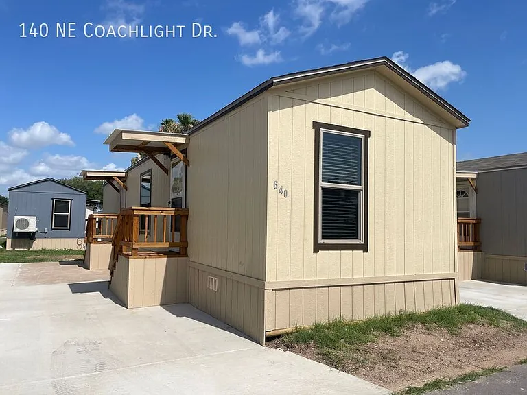 140 NE Coachlight Dr — Photo 11