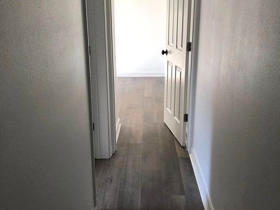 5th image of 904 S Pine St Unit 1