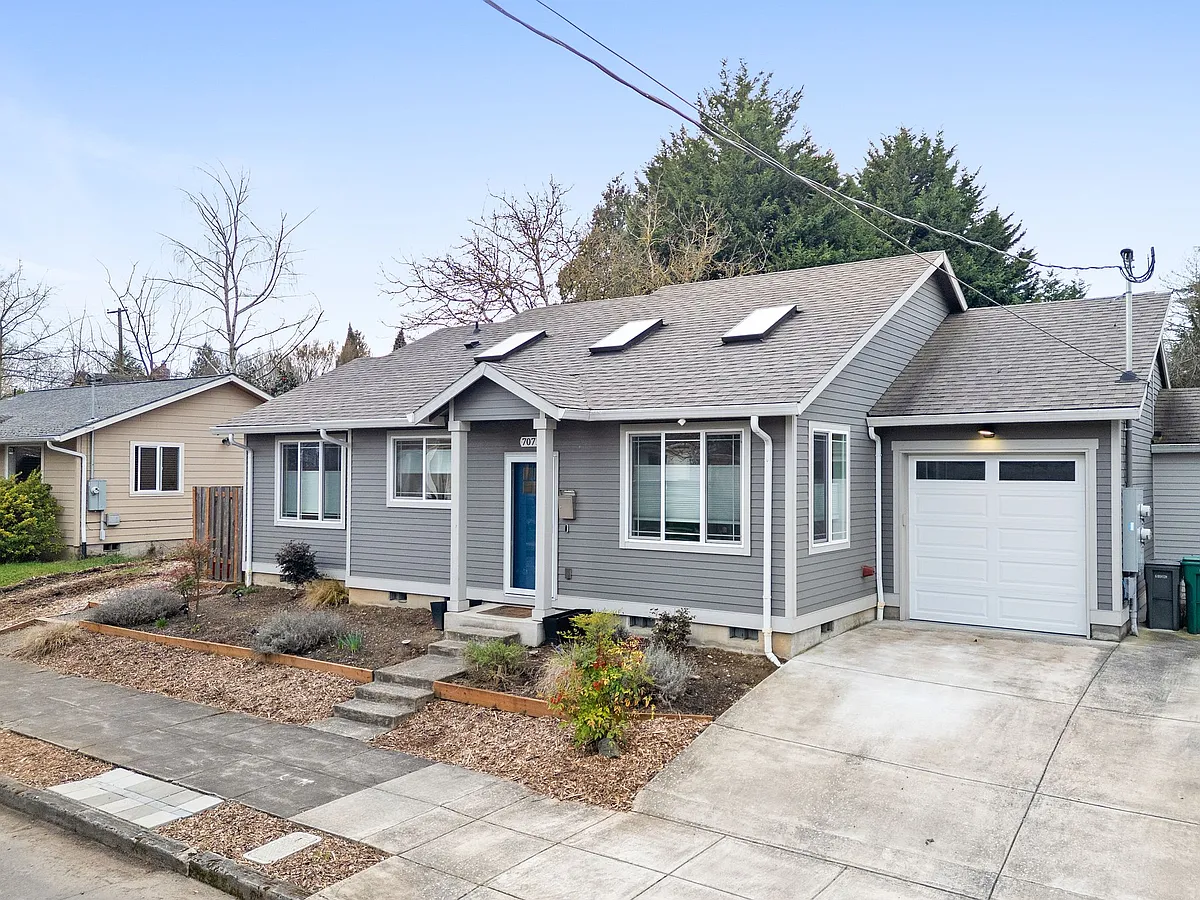 Building Photo - 7071 NE 17th Ave #2