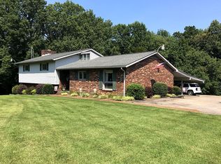 5040 Moss Ln, Paducah, KY 42003