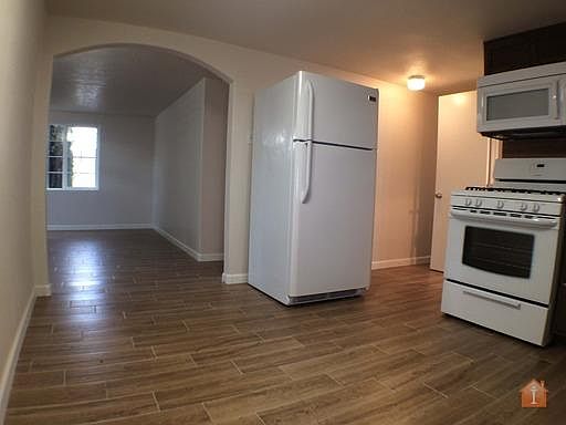 5th image of 1308 Smith Ln