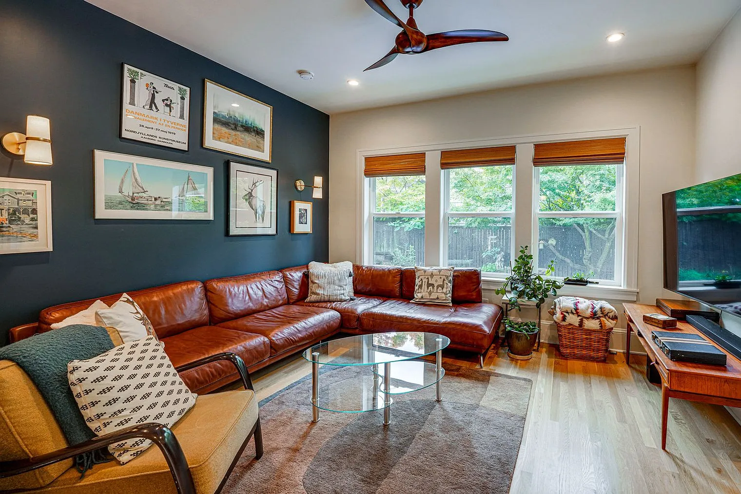 5 bed, 2.0 bath, 2604 sqft, $4,210 — Photo 1