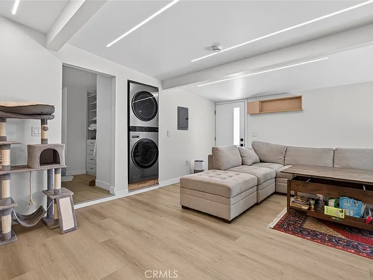 10804 Paso Robles Ave — Photo 2