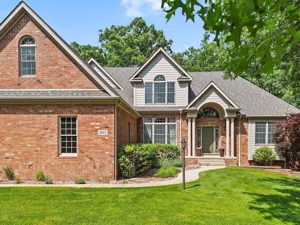 8944 N Lilac St, Demotte, IN 46310