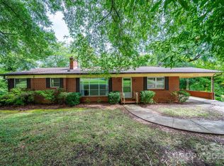 4955 Midway Sand Rd, Hickory, NC 28601