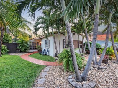 818 NE 3rd St, Hallandale Beach, FL, 33009