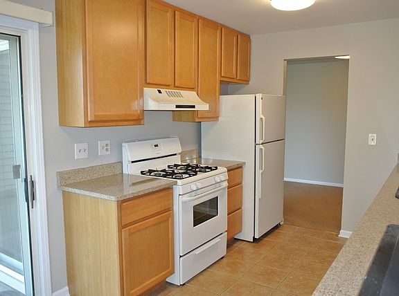 4th image of 2458 Charleston Dr Unit 5
