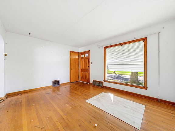3rd image of 8400 W Auer AVENUE