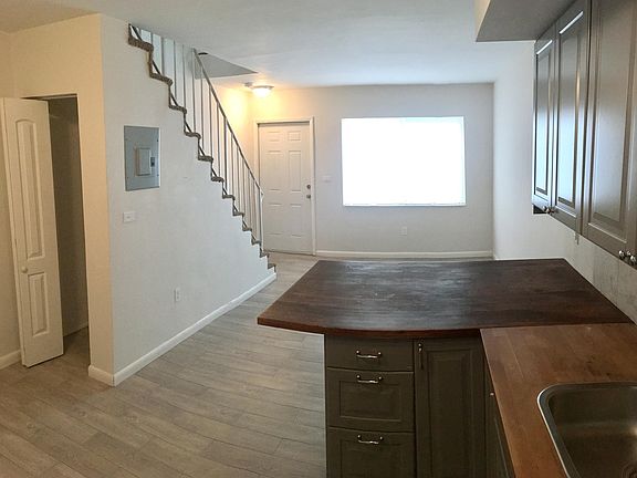 3rd image of 16-730 NE 128th St APT 16