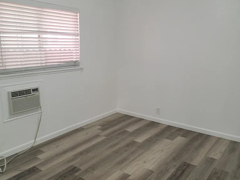 2405 F St #2 — Photo 11