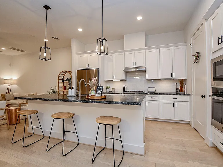 4403 Greeley St — Photo 6