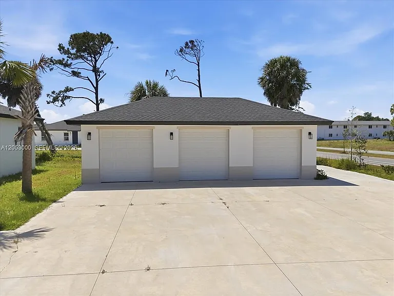 195 Port Charlotte #C — Photo 6