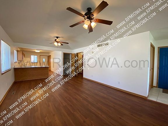 3rd image of 3326 Emerald Dr