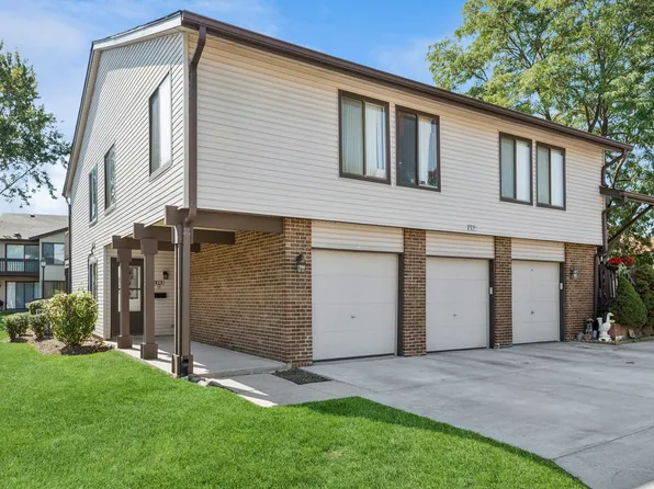 1323 Kingsbury Dr Unit 2, Hanover Park, IL 60133