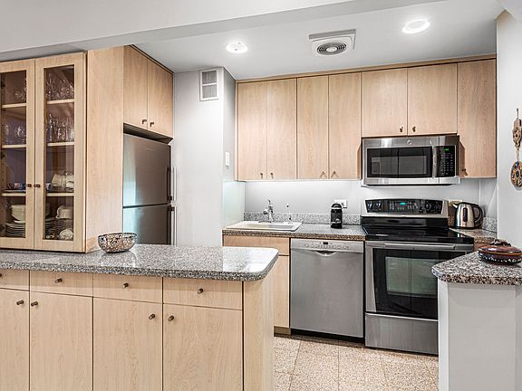 4th image of 23 W 73rd St #701