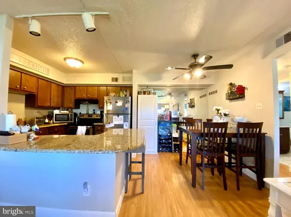 5200 Hilltop Dr, Brookhaven, PA 19015