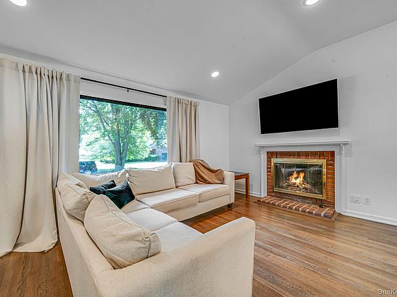 5th image of 49 Munson Court