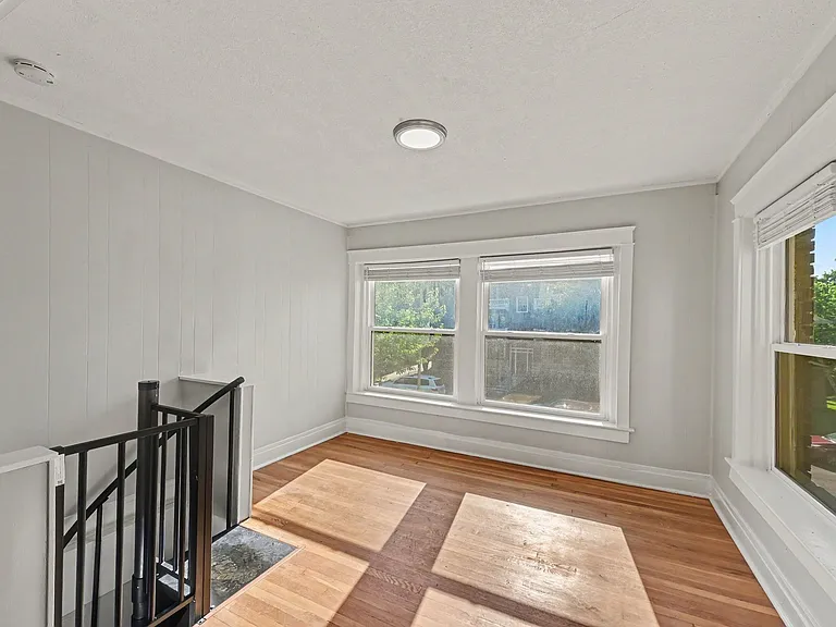 4220 Harrison St — Photo 4
